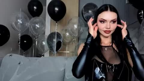 Kira and friends online show from 10-31-25, 03:35