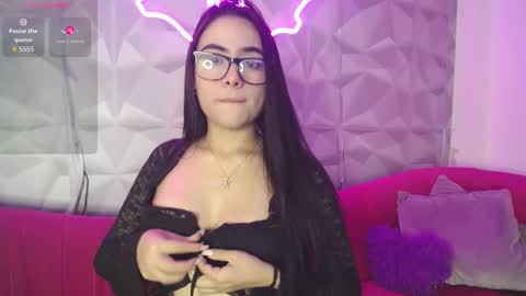 kira_moon_01 online show from 10-22-25, 07:57
