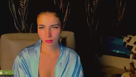 kiraa sunny online show from 10-19-25, 07:58