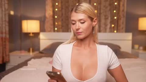 kira bloom online show from 06-20-26, 03:15