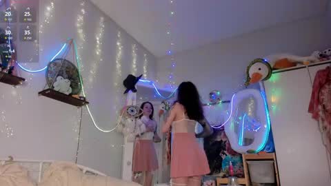 Snapshot of kiralotus chatting on 06-03-26, 03:31 little vampire online show from 06-03-26, 03:31