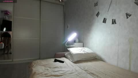 Kira online show from 05-28-26, 10:23