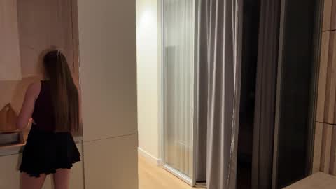 Kira online show from 10-21-25, 03:13