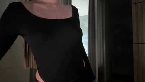 Kira online show from 12-14-25, 03:17