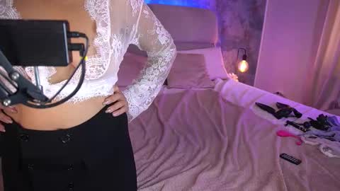 Kira online show from 09-28-25, 05:57