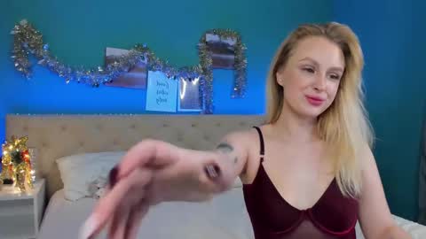 Kira online show from 12-21-25, 12:51