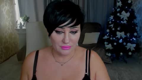 Snapshot of kiratempt chatting on 12-14-25, 10:20 Kira online show from 12-14-25, 10:20