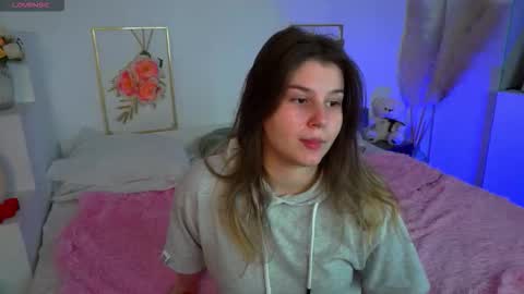 Kira online show from 10-26-25, 06:52