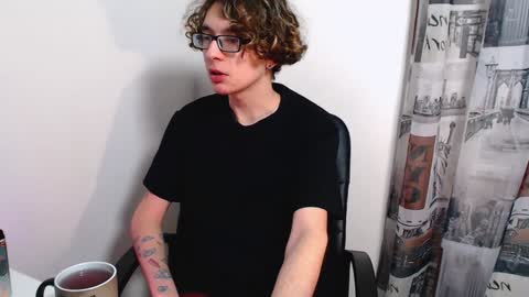 Snapshot of kiriae21 chatting on 01-06-25, 11:52 Alan online show from 01-06-25, 11:52