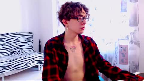 Snapshot of kiriae21 chatting on 03-09-25, 12:31 Alan online show from 03-09-25, 12:31