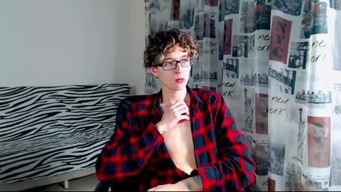 Snapshot of kiriae21 chatting on 03-11-25, 05:35 Alan online show from 03-11-25, 05:35