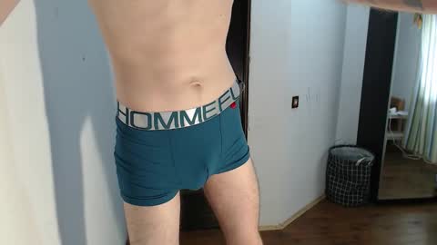 Snapshot of kiriae21 chatting on 10-25-25, 10:23 Alan online show from 10-25-25, 10:23