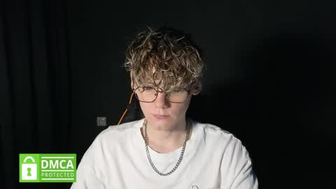 Snapshot of kirill_20_cm chatting on 04-29-26, 01:43 Kirill and Andrey online show from 04-29-26, 01:43