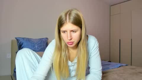 Kira online show from 10-24-25, 05:53