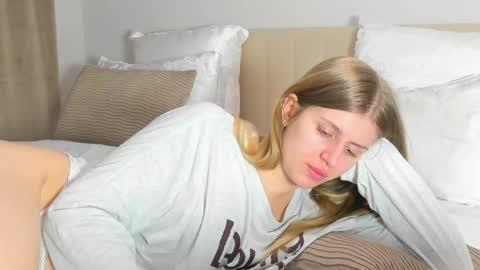 Kira online show from 04-05-26, 09:34