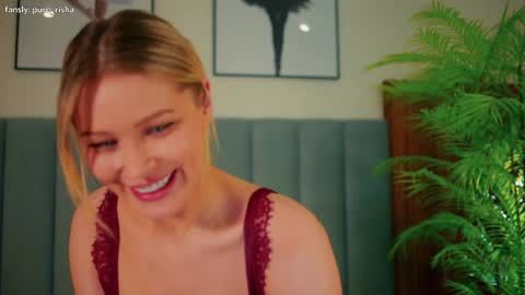 Snapshot of kirsten_xxx chatting on 12-11-24, 09:01 Risha online show from 12-11-24, 09:01