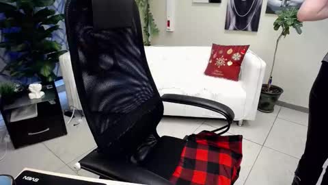 Louise online show from 01-18-26, 08:51