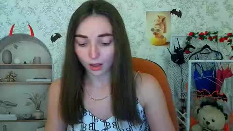 Valeria online show from 10-28-25, 02:20