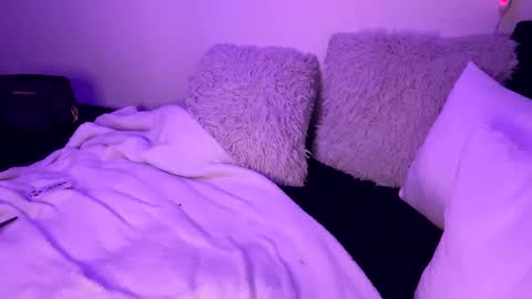 Snapshot of kissahsins chatting on 01-21-25, 04:32 Kissah Kreampuff online show from 01-21-25, 04:32