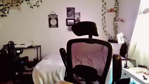 Snapshot of kissahsins chatting on 01-26-25, 06:48 Kissah Kreampuff online show from 01-26-25, 06:48