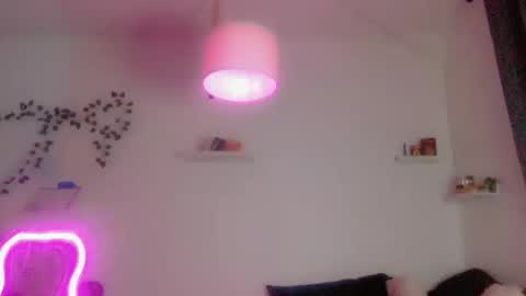 Snapshot of kissahsins chatting on 10-10-25, 03:49 Kissah Kreampuff online show from 10-10-25, 03:49