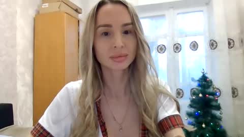 Snapshot of kissandbelle chatting on 12-14-25, 10:42 kissandbelle online show from 12-14-25, 10:42