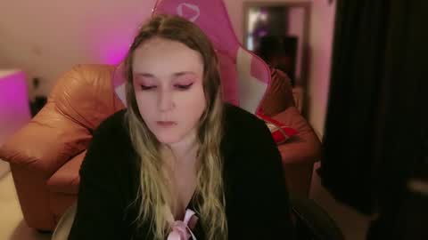 Snapshot of kissica chatting on 02-17-25, 06:48 kissica online show from 02-17-25, 06:48