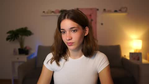 Snapshot of kissiecat chatting on 09-22-25, 01:57 Sisi online show from 09-22-25, 01:57