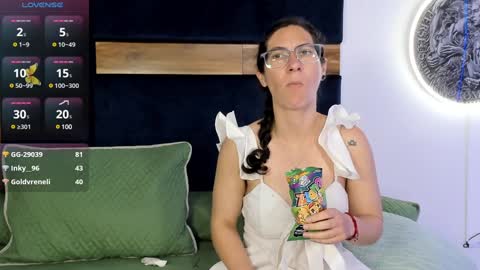 Kissing Company online show from 01-30-25, 08:54