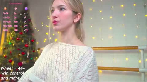 Snapshot of kisskiss_muah chatting on 12-13-25, 07:53 Kate online show from 12-13-25, 07:53