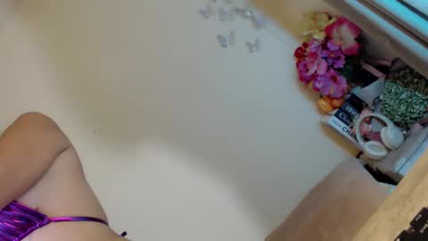 Snapshot of kissmebetter chatting on 12-14-24, 05:47 Saint Onicka online show from 12-14-24, 05:47