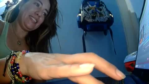 Snapshot of kissmelovejummy chatting on 09-15-25, 08:25 Erika paul online show from 09-15-25, 08:25