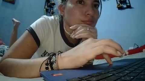 Snapshot of kissmelovejummy chatting on 04-04-26, 11:13 Erika paul online show from 04-04-26, 11:13