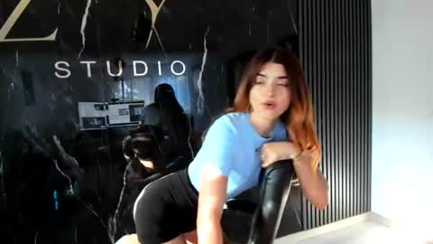 Snapshot of kissmymissy_ chatting on 08-04-26, 03:25 KissMyMissy online show from 08-04-26, 03:25