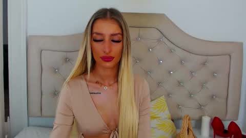 Snapshot of kissnatalie chatting on 11-19-25, 11:32 Natalie online show from 11-19-25, 11:32