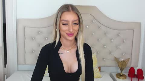 Snapshot of kissnatalie chatting on 12-15-25, 10:19 Natalie online show from 12-15-25, 10:19