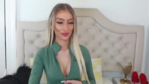 Snapshot of kissnatalie chatting on 01-07-26, 12:07 Natalie online show from 01-07-26, 12:07