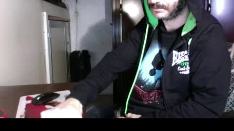 Snapshot of kissofbanned1983 chatting on 10-29-25, 11:01 kissofbanned1983 online show from 10-29-25, 11:01