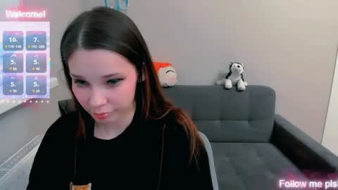 Snapshot of kitten_alisa chatting on 06-04-26, 08:15 Alissa online show from 06-04-26, 08:15