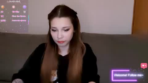 Snapshot of kitten_alisa chatting on 07-19-26, 05:38 Alissa online show from 07-19-26, 05:38