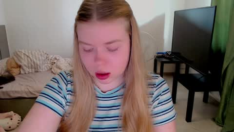 Jennyblonde and Emmabrunette online show from 06-04-26, 01:50