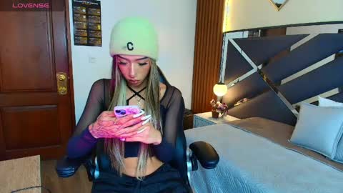 Kittie Vixen online show from 04-25-26, 07:55