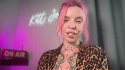 Snapshot of kittjones33 chatting on 07-09-26, 02:04 kittjones33 online show from 07-09-26, 02:04