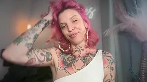 Snapshot of kittjones33 chatting on 07-12-26, 12:12 kittjones33 online show from 07-12-26, 12:12