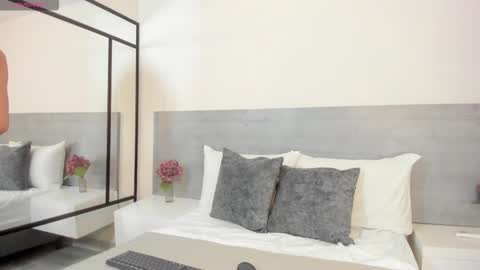 kitty_444_ online show from 12-18-25, 11:38