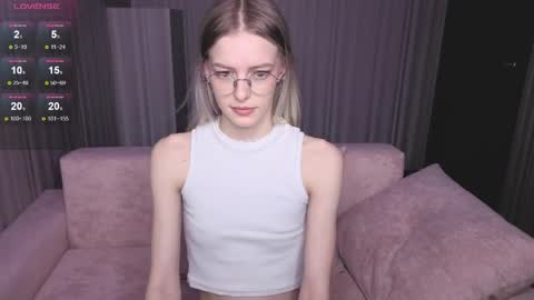 Snapshot of kitty__like18 chatting on 04-28-26, 02:27 Kitty online show from 04-28-26, 02:27