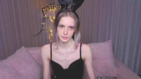 Snapshot of kitty__like18 chatting on 05-20-26, 01:01 Kitty online show from 05-20-26, 01:01