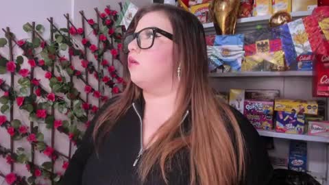 Snapshot of kitty__pinnk chatting on 06-25-26, 08:13 KAROL online show from 06-25-26, 08:13