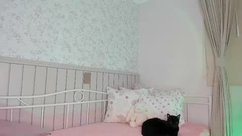Snapshot of kitty__sophie chatting on 05-03-26, 04:13 sophie online show from 05-03-26, 04:13