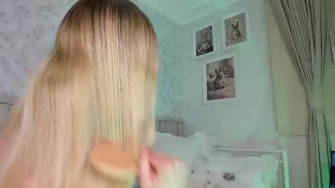 Snapshot of kitty__sophie chatting on 06-02-26, 07:05 sophie online show from 06-02-26, 07:05